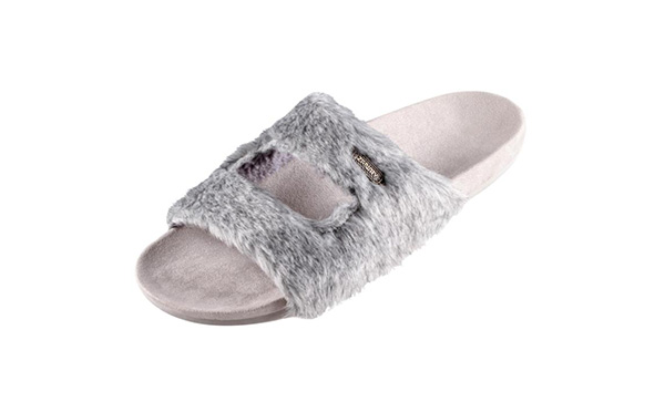 {振揚(yáng)實(shí)業(yè)是拖鞋廠(chǎng)家、拖鞋加工廠(chǎng)、拖鞋代工廠(chǎng)、高端拖鞋定制、人字拖加工廠(chǎng)、定制拖鞋工廠(chǎng)、品牌拖鞋代工廠(chǎng)、涼鞋代工廠(chǎng)、沙灘拖鞋廠(chǎng)家、涼鞋廠(chǎng)家，提供經(jīng)典款高功能拖鞋，美型拖鞋，耐磨防滑拖鞋。}