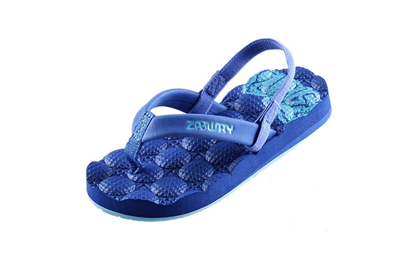 {振揚(yáng)實(shí)業(yè)是拖鞋廠(chǎng)家、拖鞋加工廠(chǎng)、拖鞋代工廠(chǎng)、高端拖鞋定制、人字拖加工廠(chǎng)、定制拖鞋工廠(chǎng)、品牌拖鞋代工廠(chǎng)、涼鞋代工廠(chǎng)、沙灘拖鞋廠(chǎng)家、涼鞋廠(chǎng)家，提供經(jīng)典款高功能拖鞋，美型拖鞋，耐磨防滑拖鞋。}