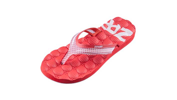 {振揚(yáng)實(shí)業(yè)是拖鞋廠(chǎng)家、拖鞋加工廠(chǎng)、拖鞋代工廠(chǎng)、高端拖鞋定制、人字拖加工廠(chǎng)、定制拖鞋工廠(chǎng)、品牌拖鞋代工廠(chǎng)、涼鞋代工廠(chǎng)、沙灘拖鞋廠(chǎng)家、涼鞋廠(chǎng)家，不同風(fēng)格的多款式組合，滿(mǎn)足各類(lèi)時(shí)尚消費(fèi)者不同生活閱歷和價(jià)值取向的裝扮需求。}